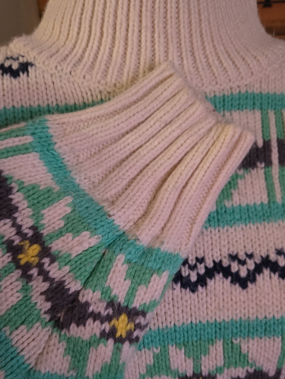 America Eagle 1990's Turtleneck Fair Isle Sweater - Ivory & Mint - Picture 3 of 6